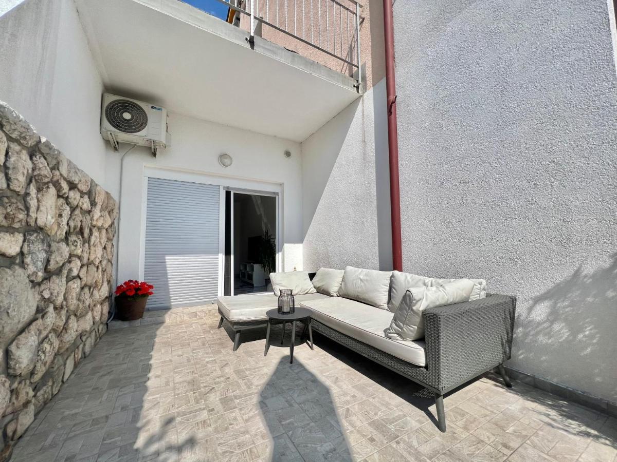 Apartmani Ana Dramalj Exteriör bild