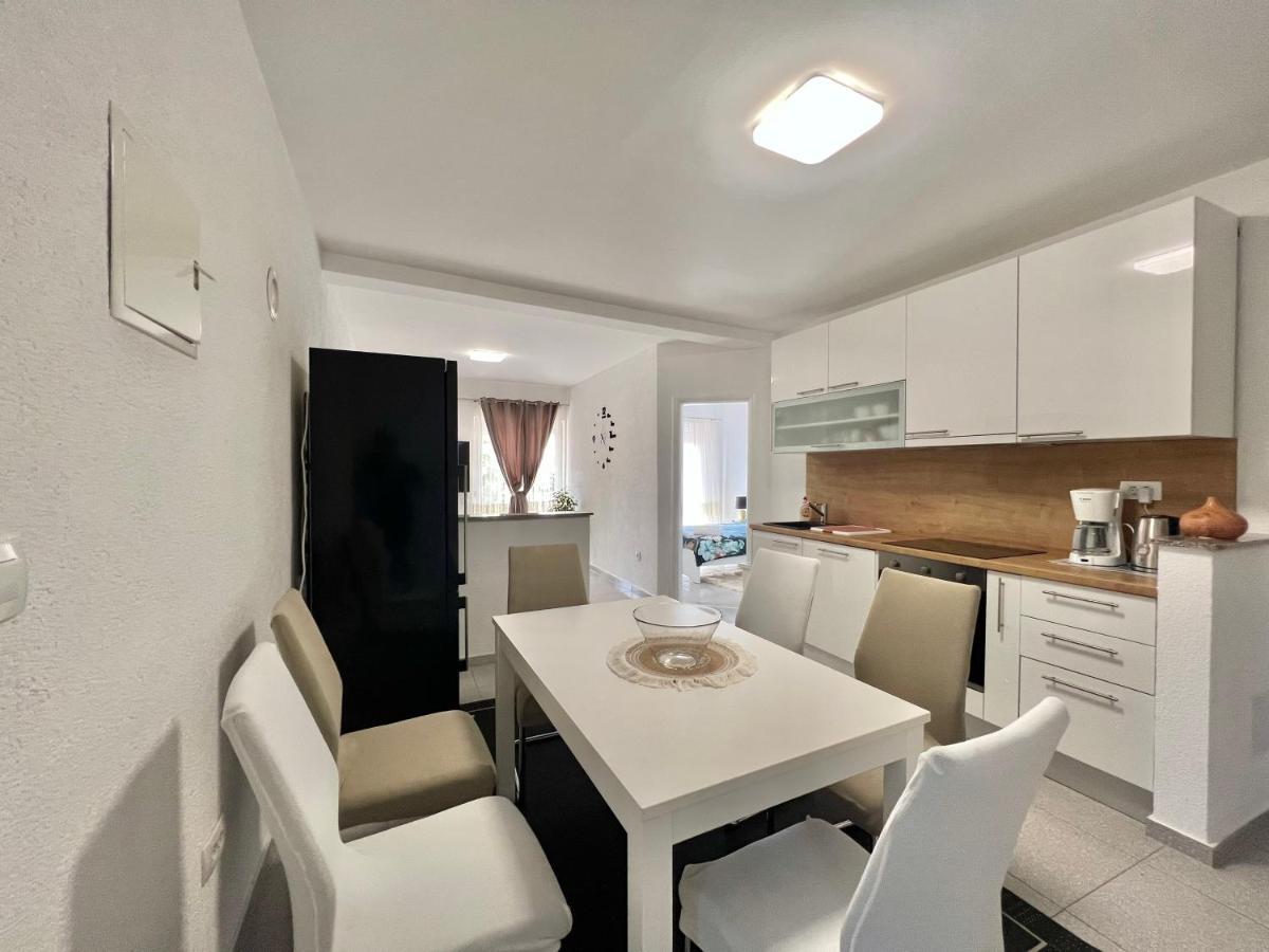 Apartmani Ana Dramalj Exteriör bild