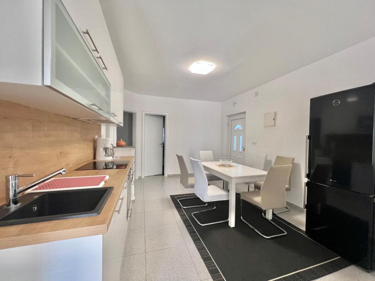 Apartmani Ana Dramalj Exteriör bild