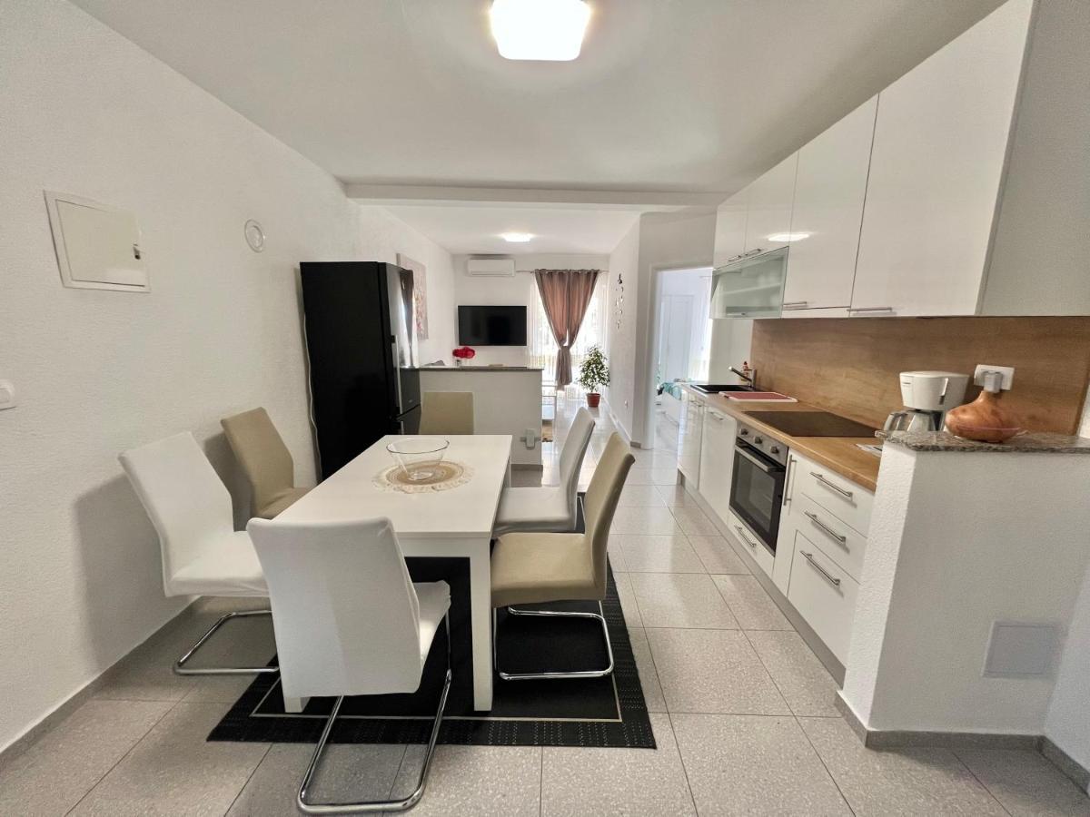 Apartmani Ana Dramalj Exteriör bild